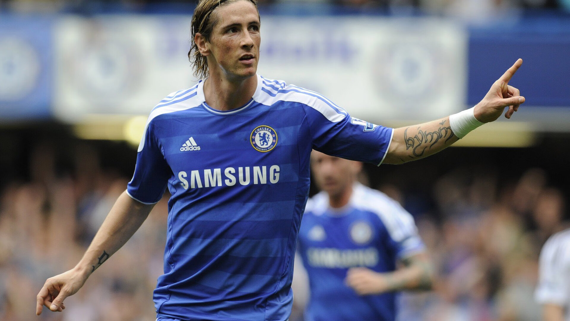 利物浦后场组织稳定,攻防两端兼顾,在利物浦效力过的后卫