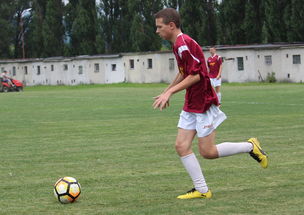 九游官网pc-约旦国际举重赛吸引多国运动员参加，约旦举国旗