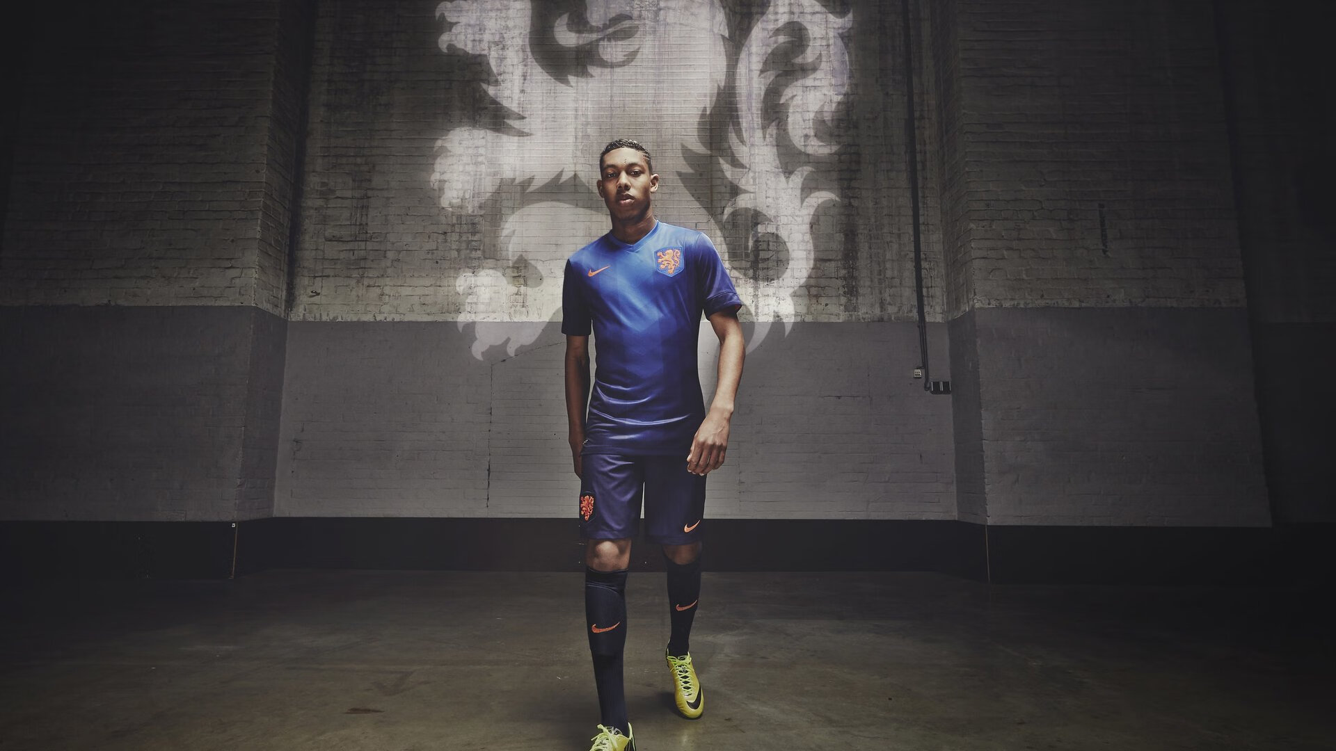 邮报：1亿注资只是一个开始，刘易斯家族将继续为热刺注资，刘易斯承认